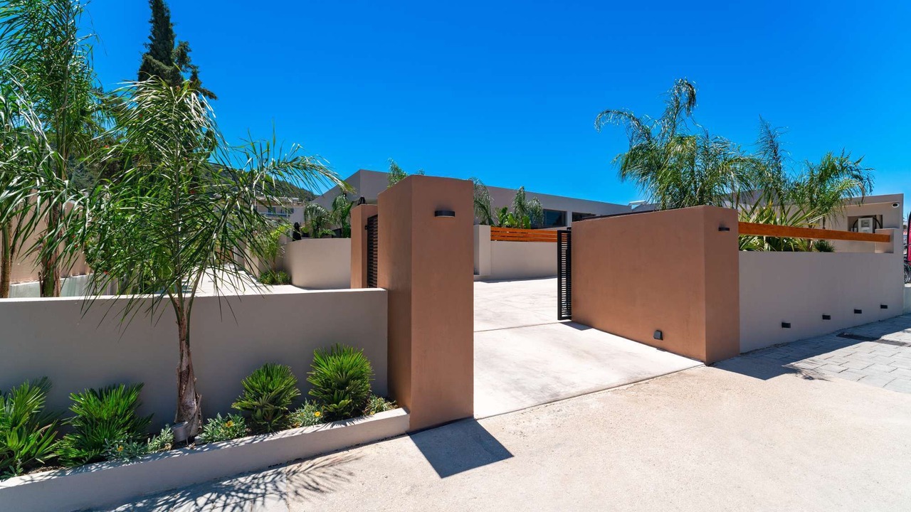 Photo of Outdoor in Ixia
