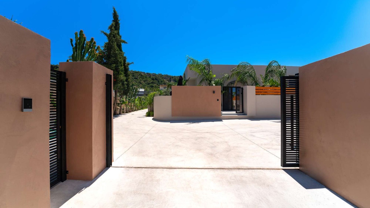 Photo of Outdoor in Ixia