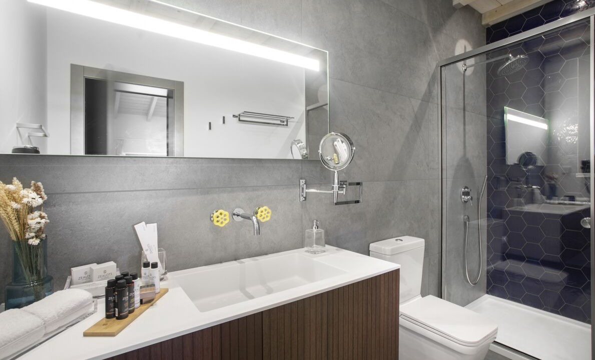 Photo of Bathroom in Magoulades