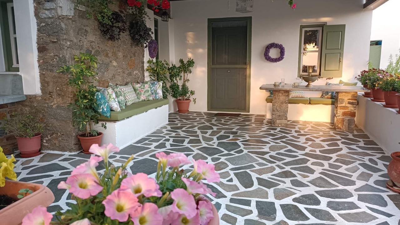 Photo of Patio Balcony in Milopotas