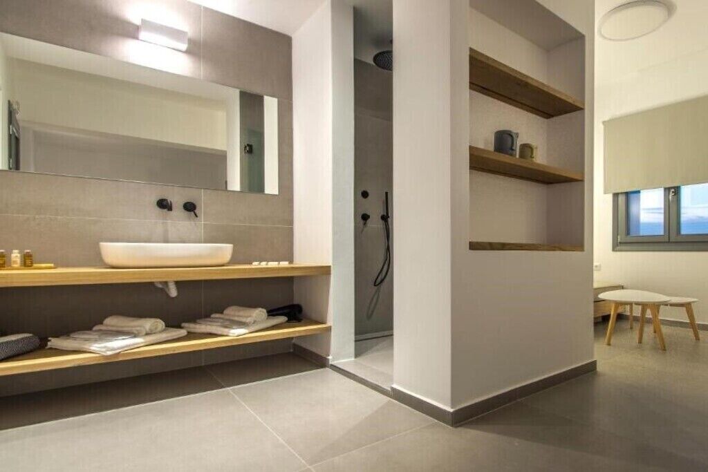 Photo of Bathroom in Kini