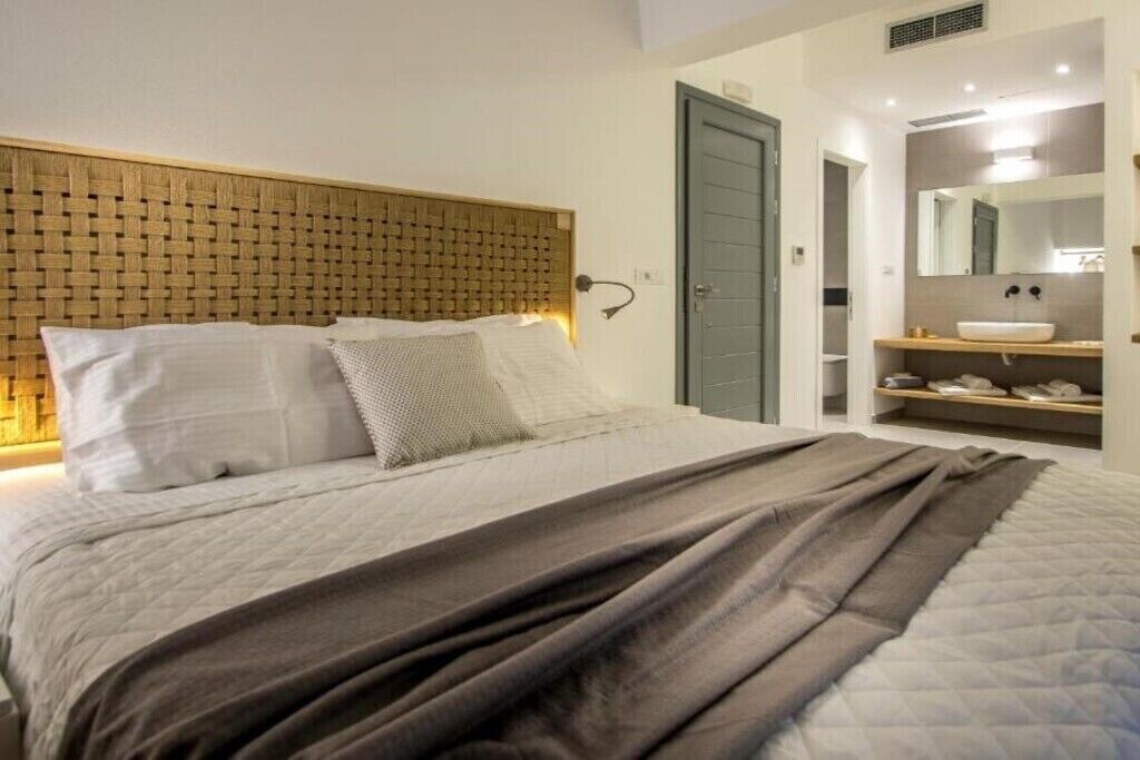 Photo of Bedroom in Kini