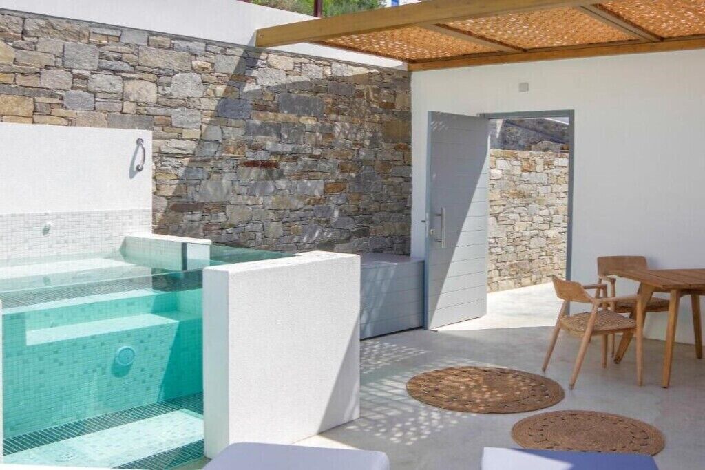 Photo of Outdoor in Kini
