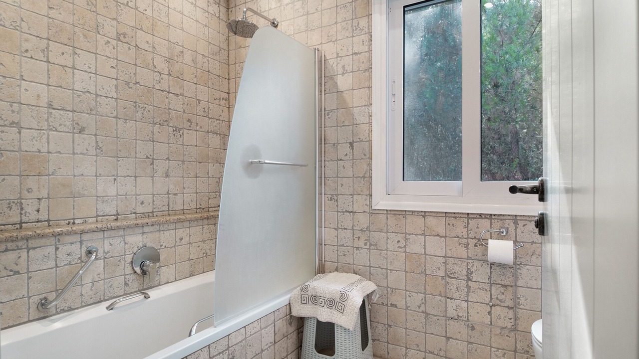Photo of Bathroom in Yenion