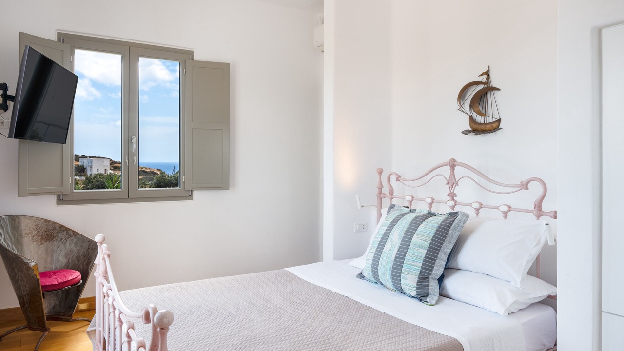 Photo of Bedroom in Milos