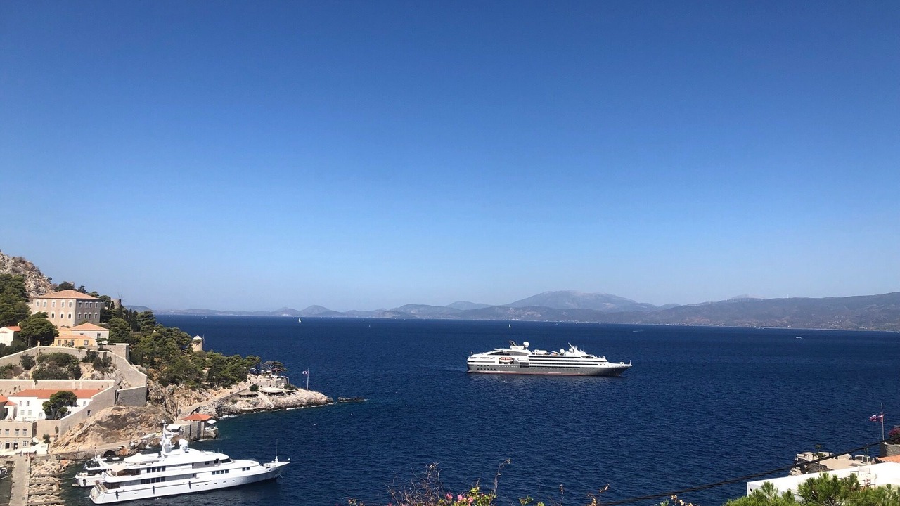 Photo of Others in Hydra