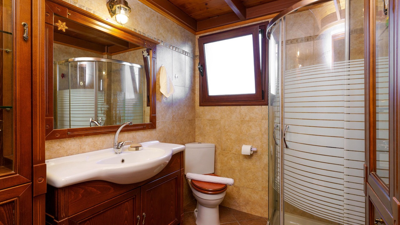 Photo of Bathroom in Aigaleo