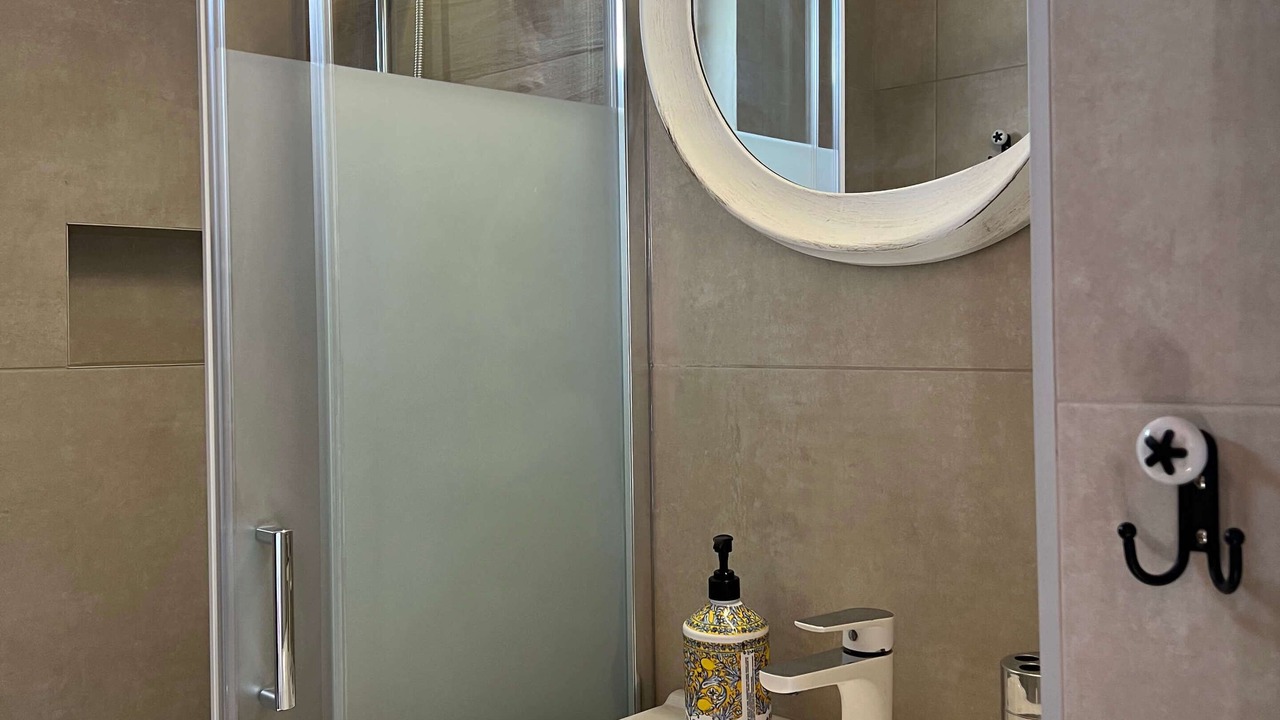 Photo of Bathroom in Petaleia