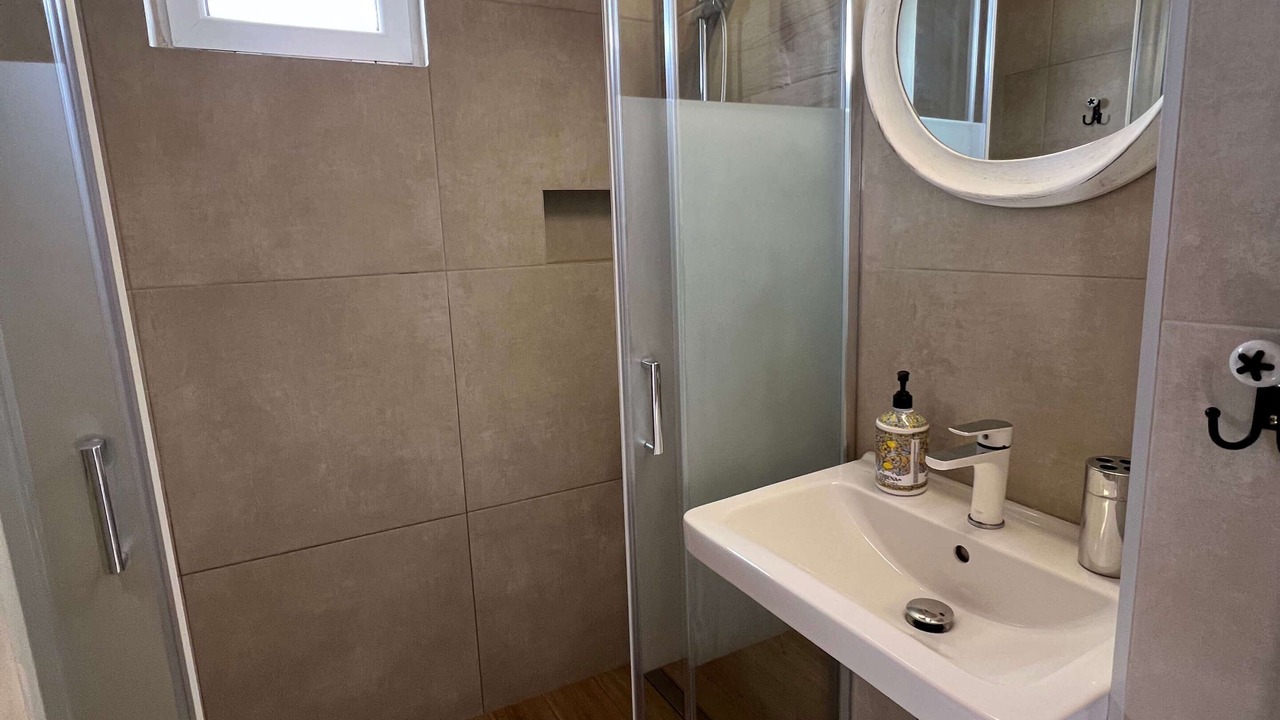 Photo of Bathroom in Petaleia