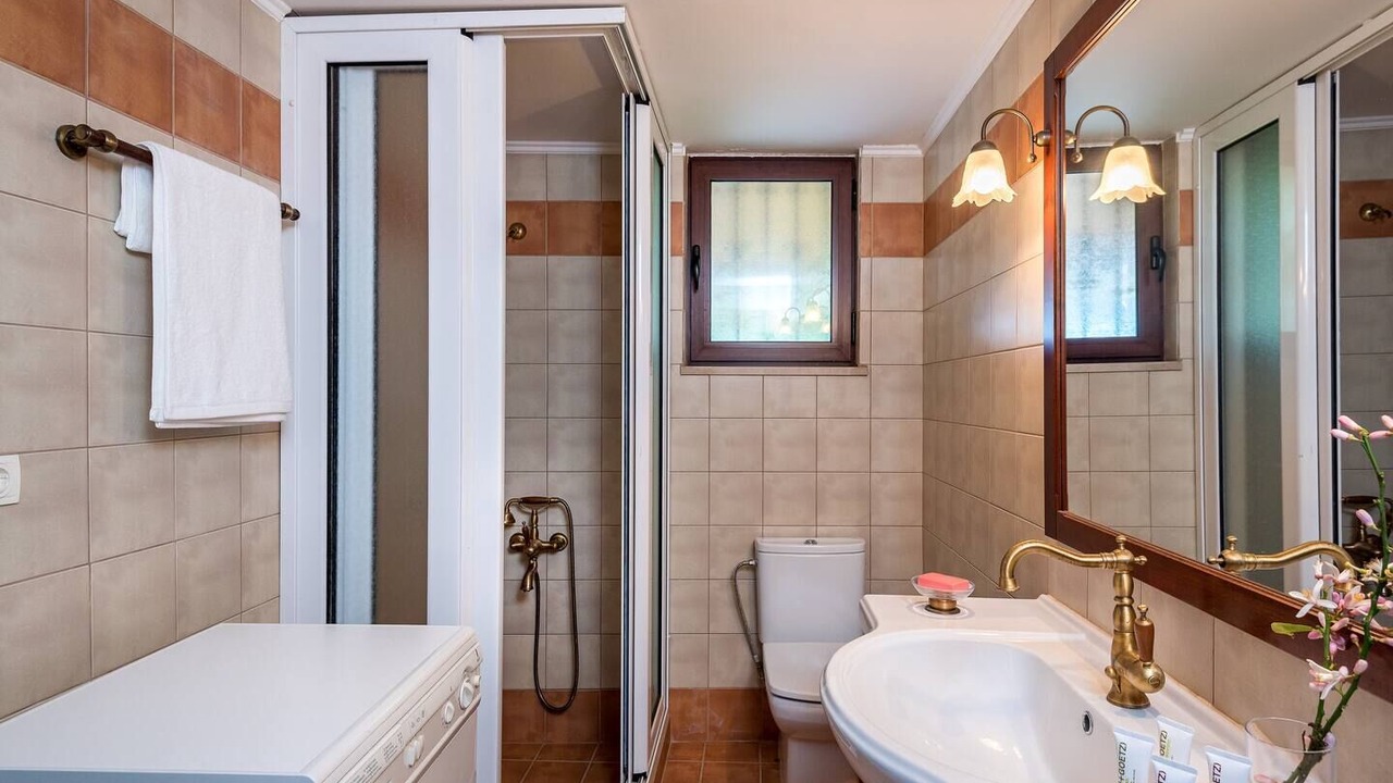 Photo of Bathroom in Lakkoi