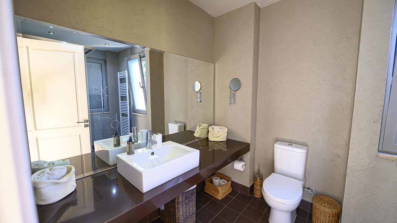 Photo of Bathroom in Katakolo