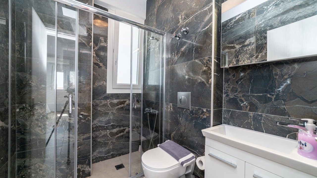 Photo of Bathroom in Ofrinion