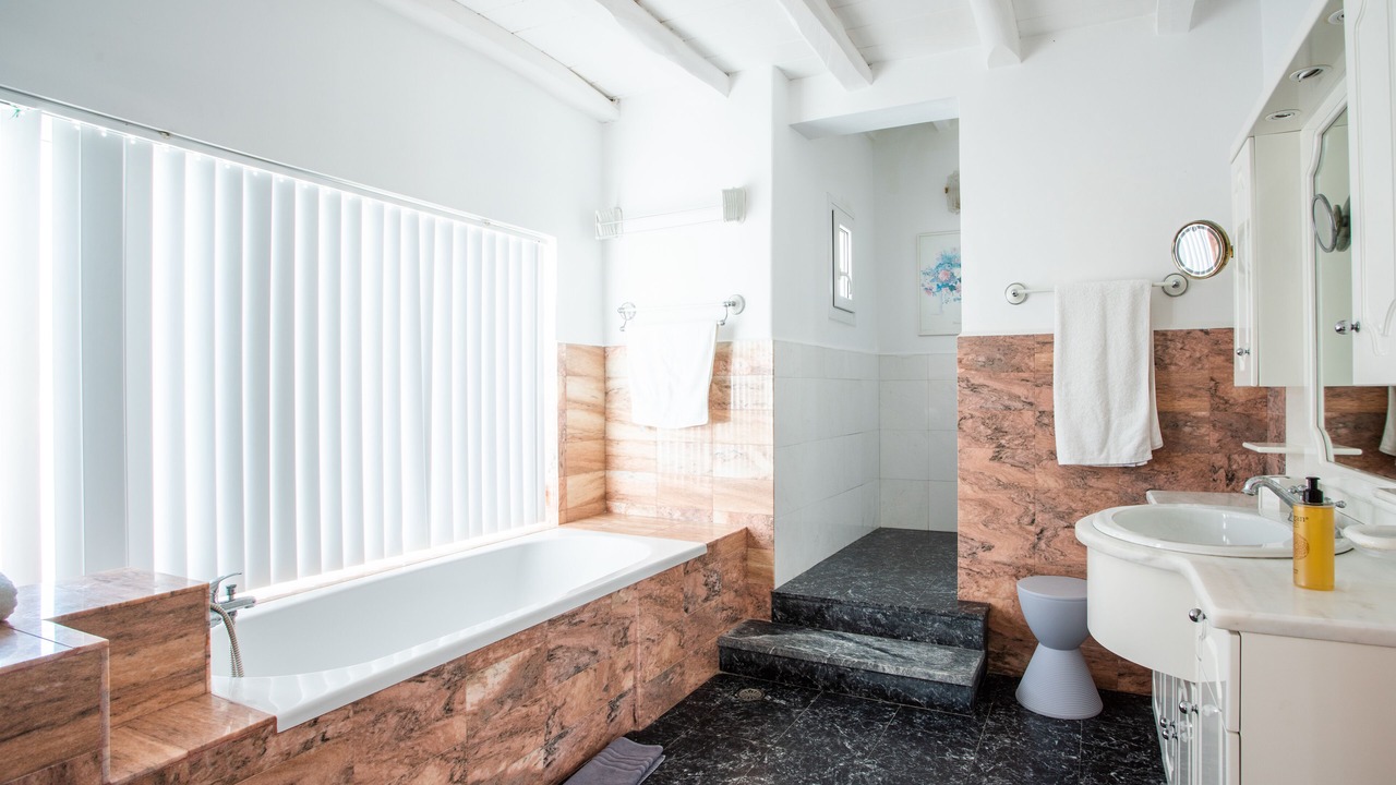 Photo of Bathroom in Tourlos