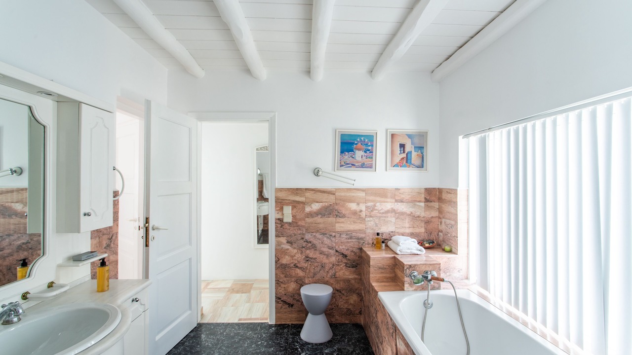 Photo of Bathroom in Tourlos