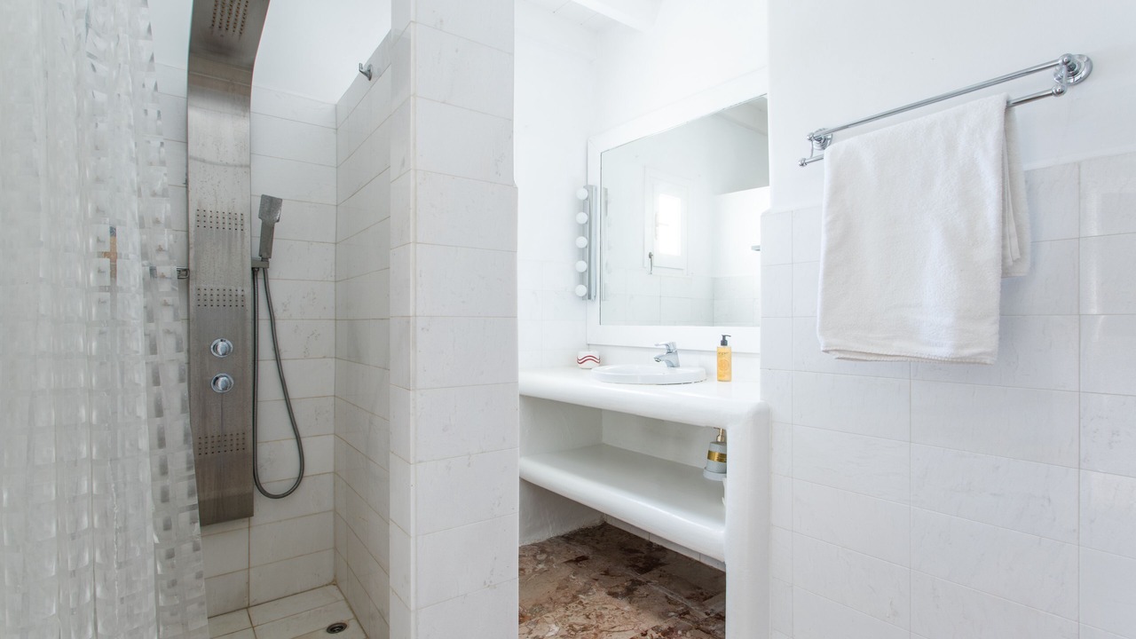 Photo of Bathroom in Tourlos