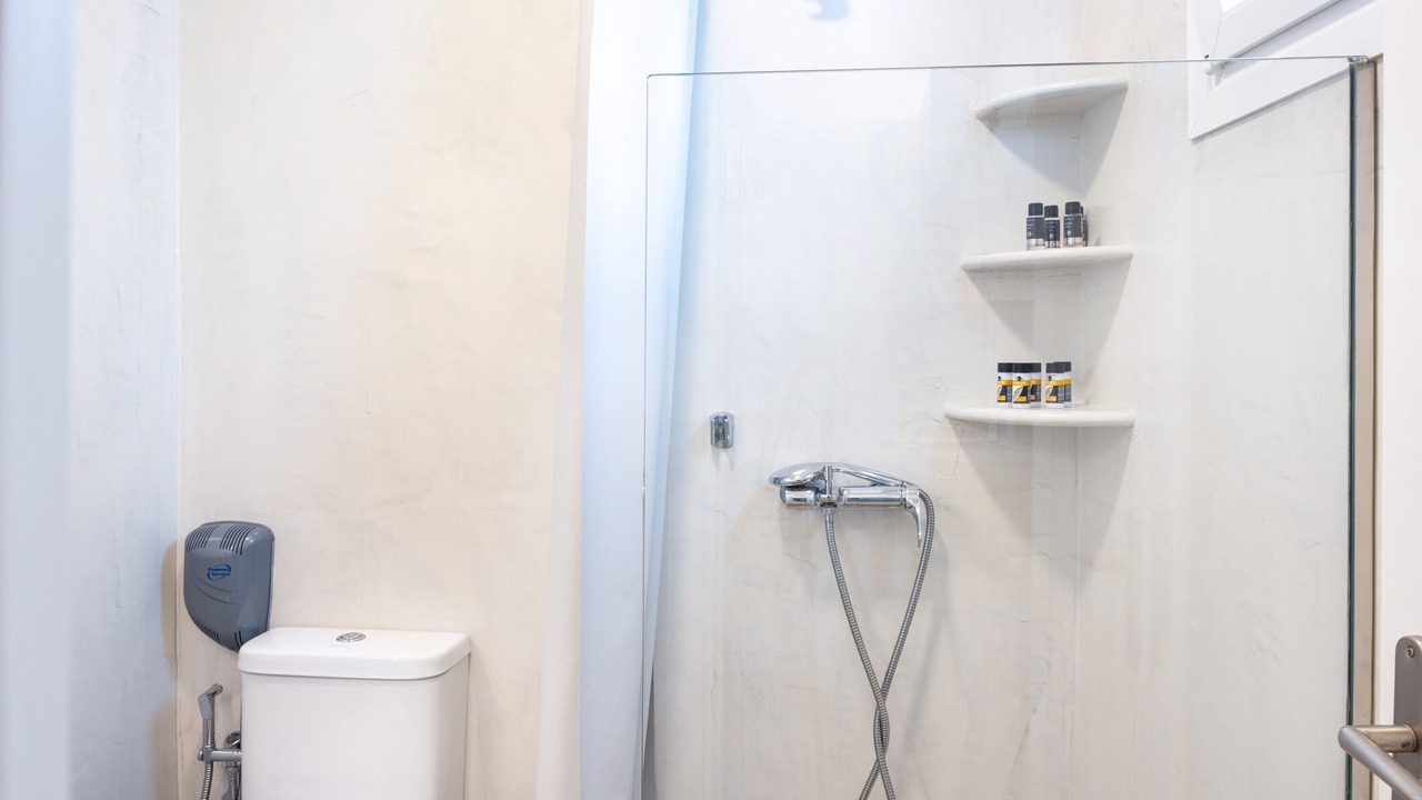 Photo of Bathroom in Tourlos