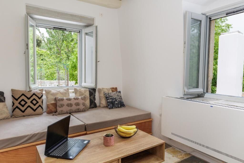 Photo of Livingroom in Aperathos