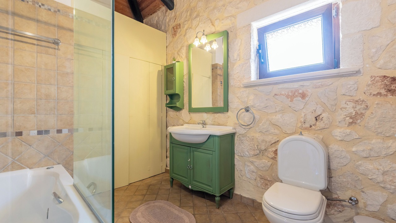 Photo of Bathroom in Akrotiri