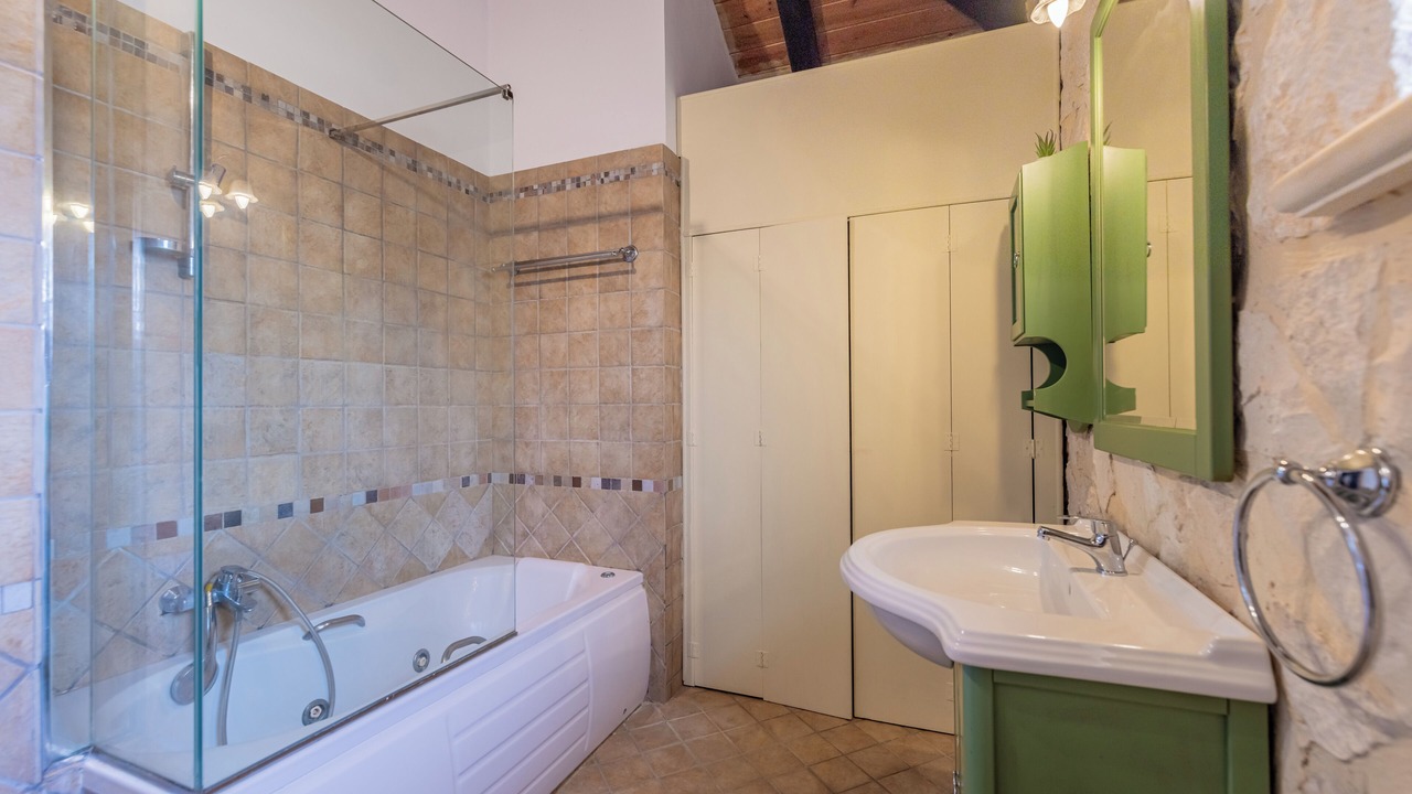 Photo of Bathroom in Akrotiri
