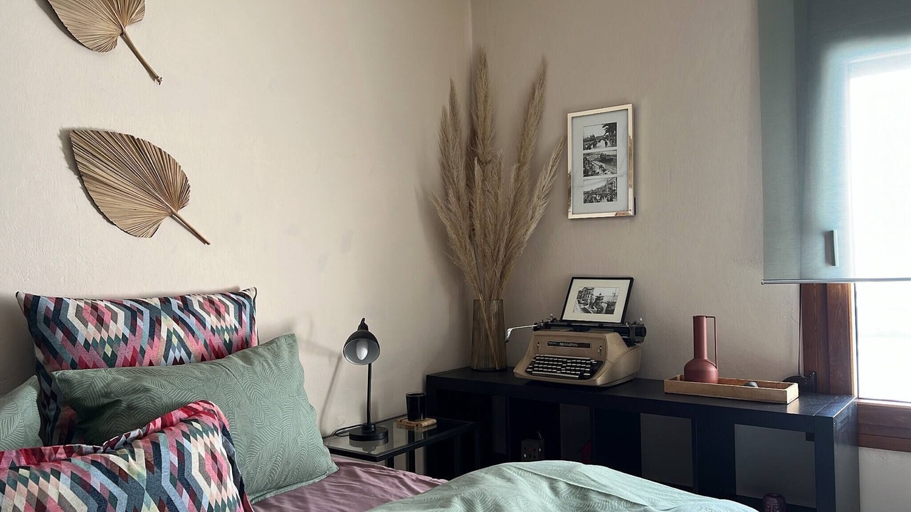 Photo of Bedroom in Drama