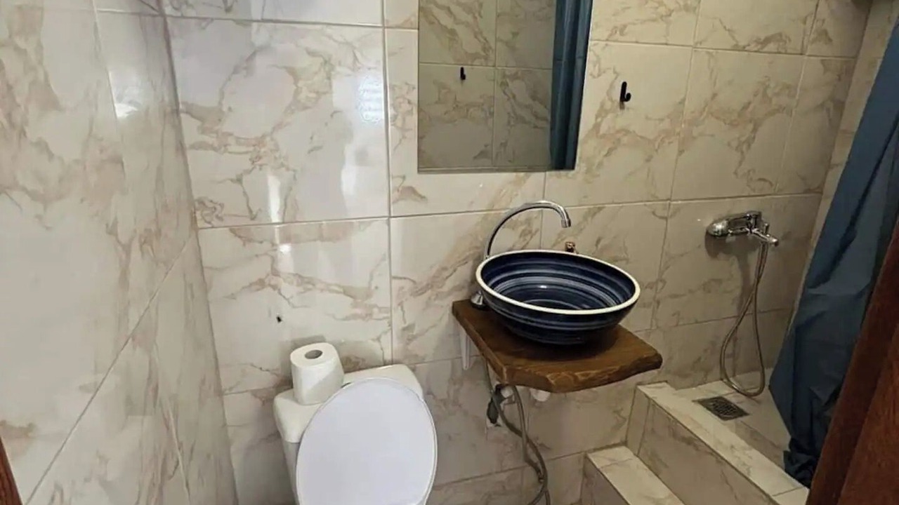 Photo of Bathroom in Drama