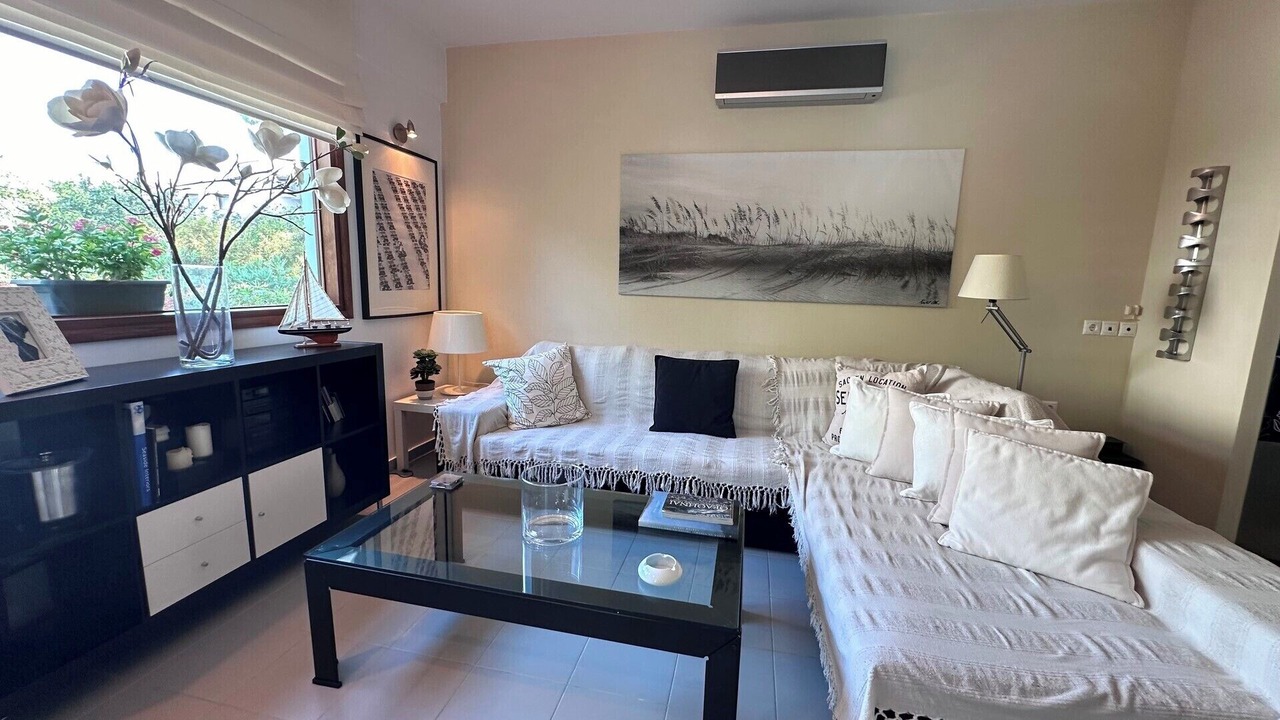 Photo of Livingroom in Plepi