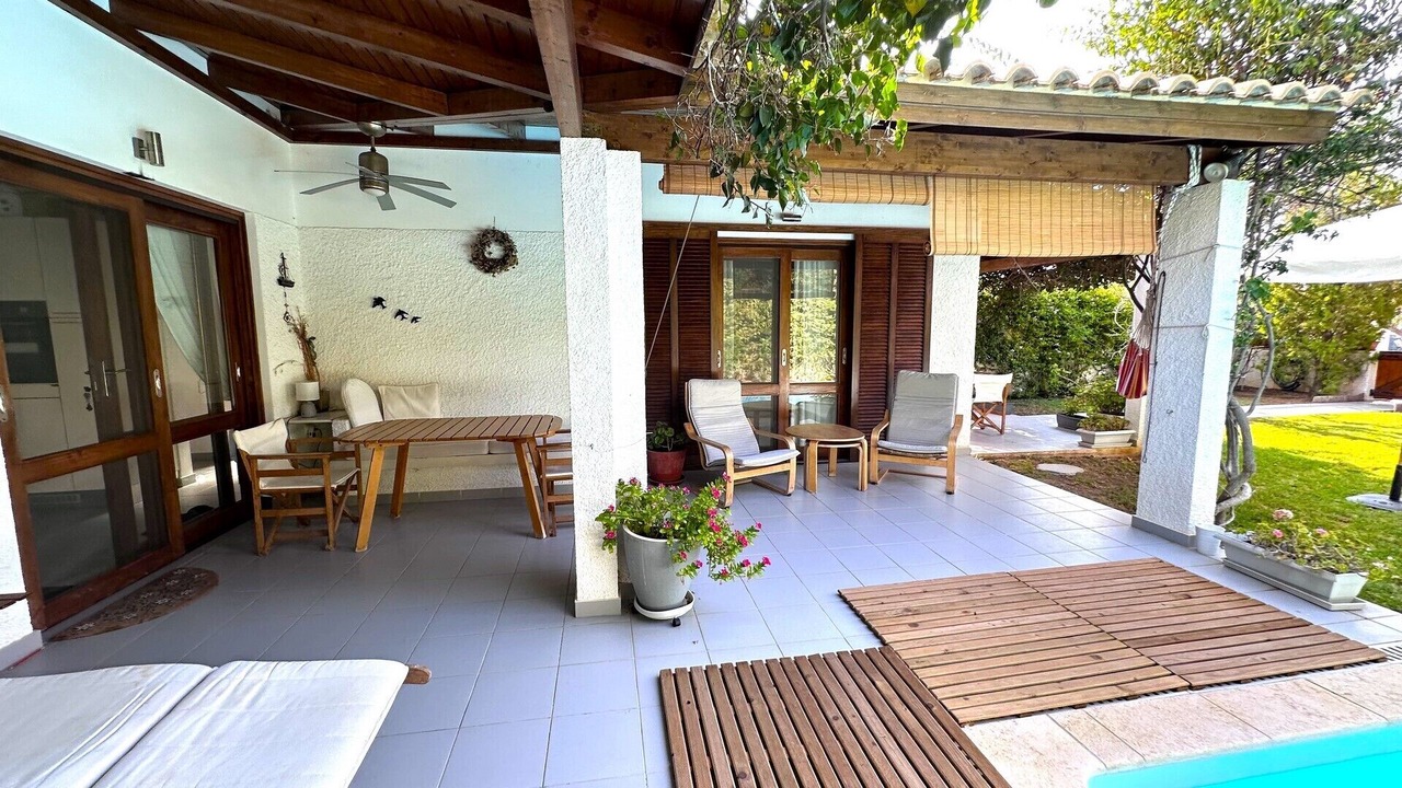 Photo of Outdoor in Plepi