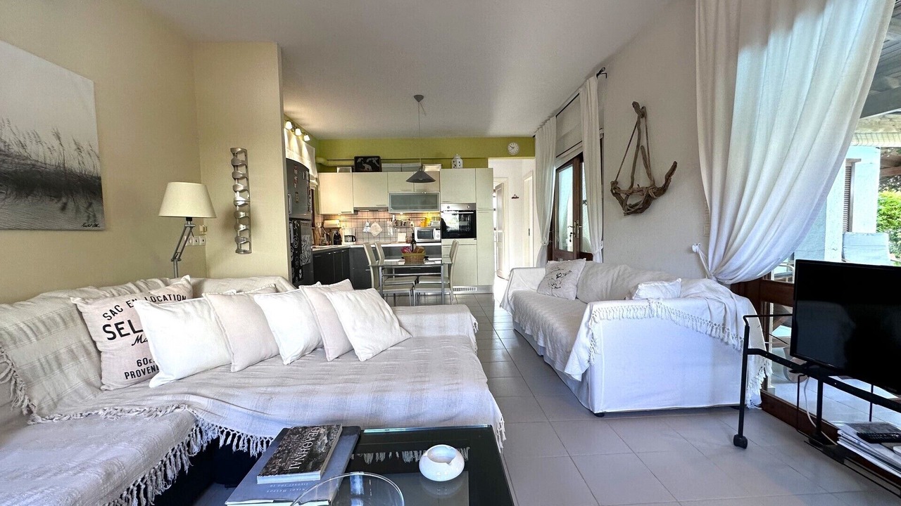 Photo of Livingroom in Plepi