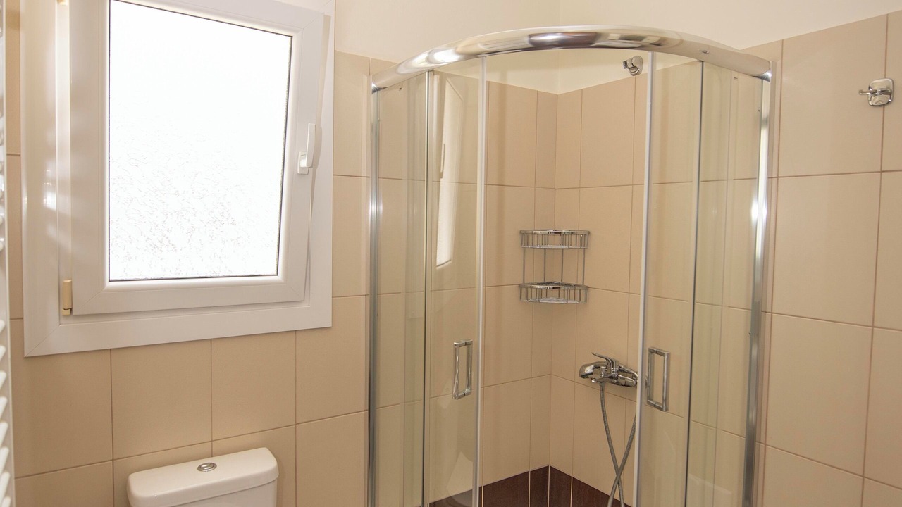Photo of Bathroom in Petaleia