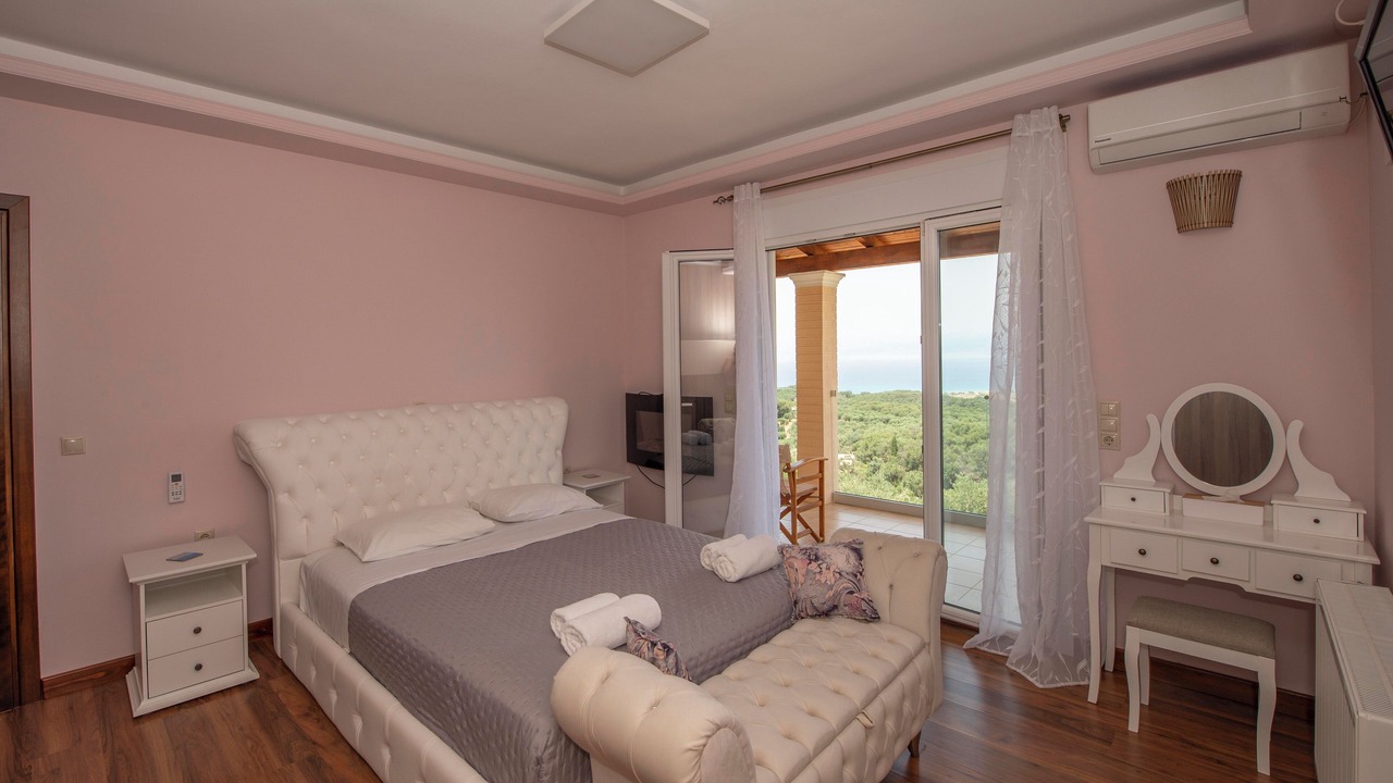 Photo of Bedroom in Petaleia