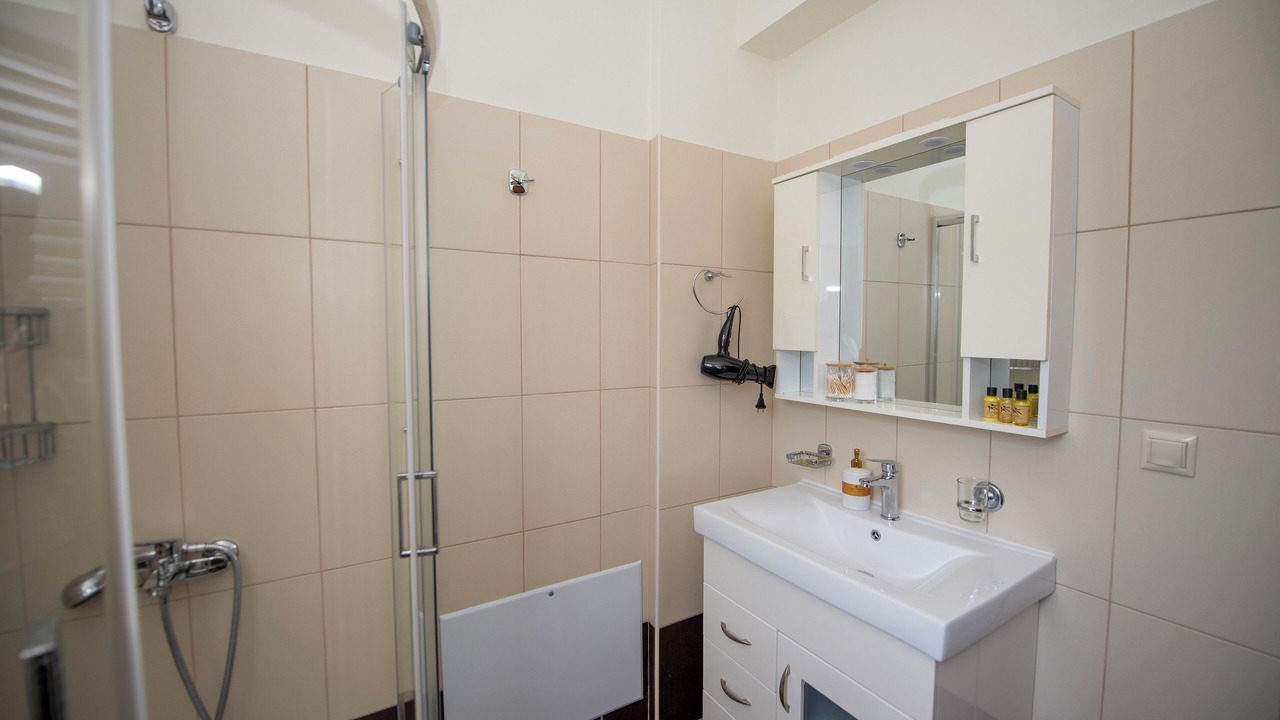 Photo of Bathroom in Petaleia