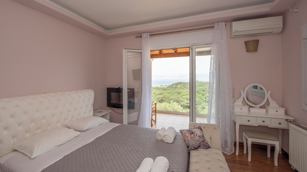Photo of Bedroom in Petaleia