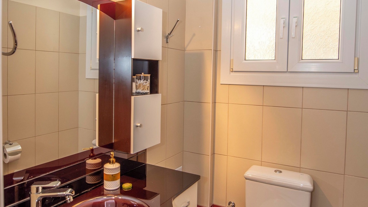 Photo of Bathroom in Petaleia