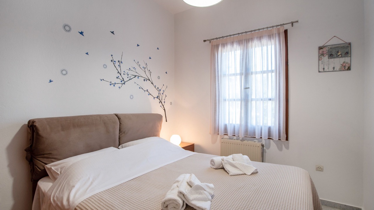 Photo of Bedroom in Aperathos