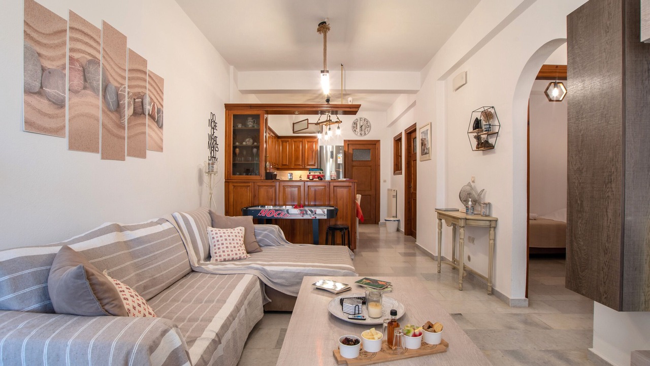 Photo of Livingroom in Aperathos