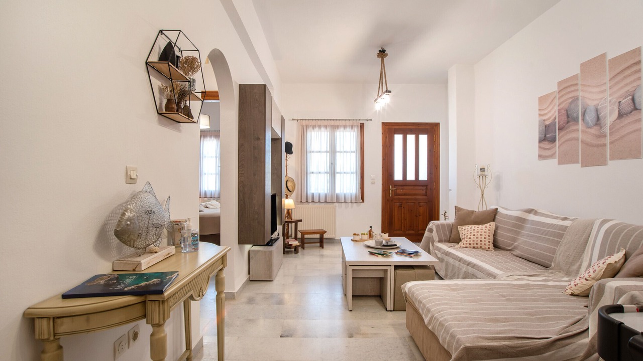 Photo of Livingroom in Aperathos