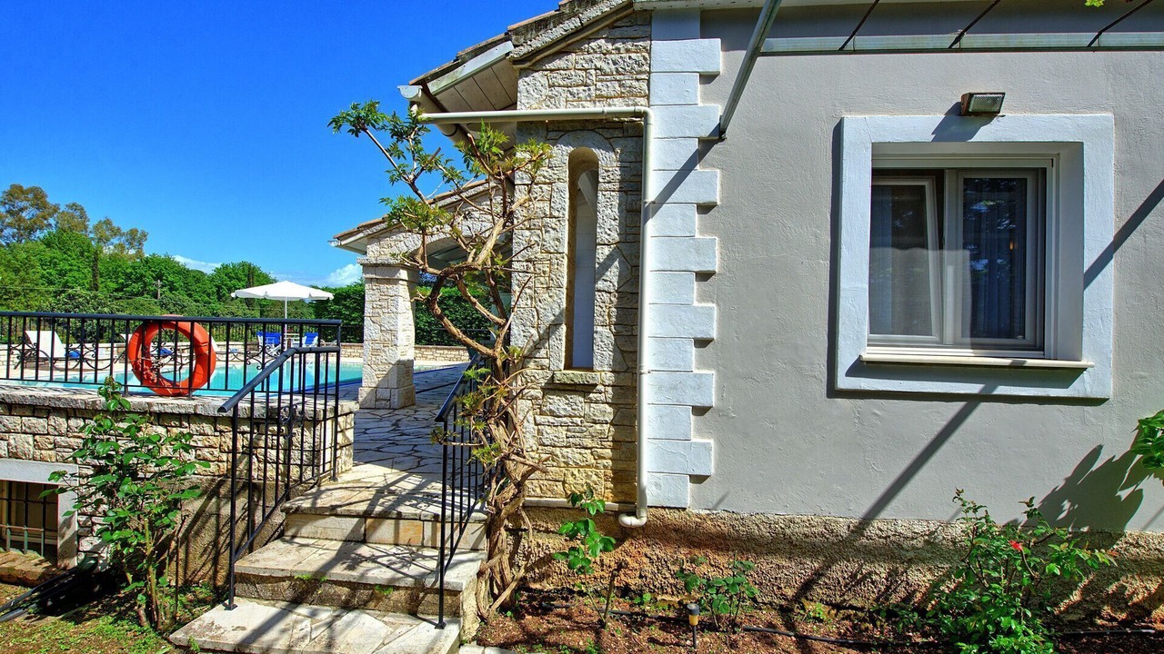 Photo of Outdoor in Petaleia