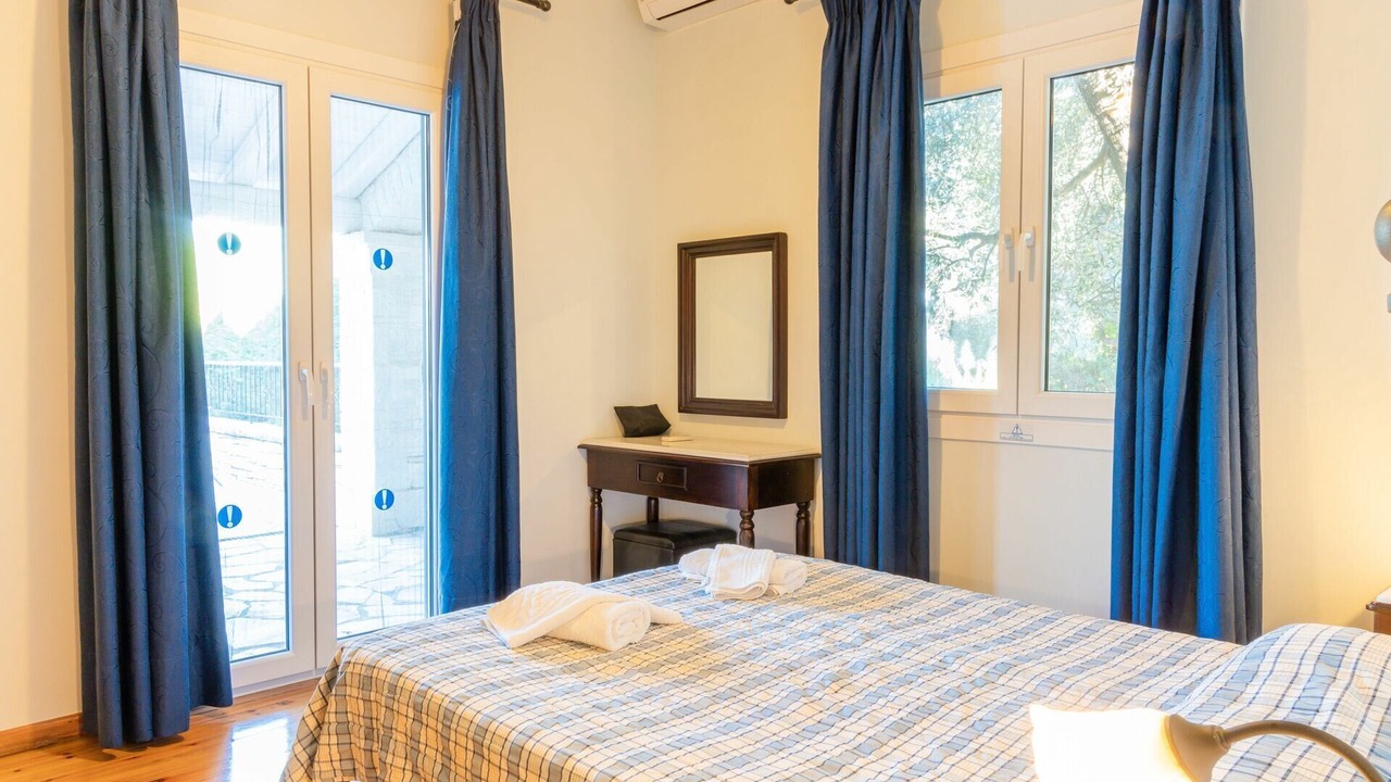 Photo of Bedroom in Petaleia