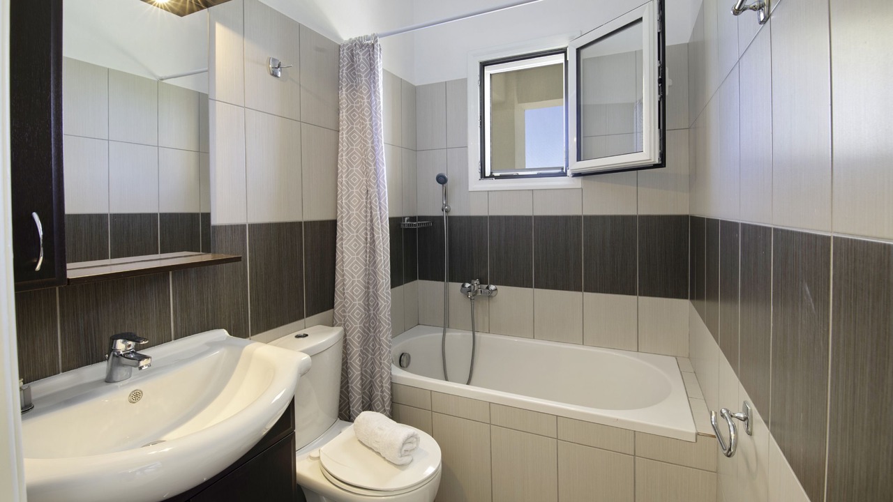 Photo of Bathroom in Longos