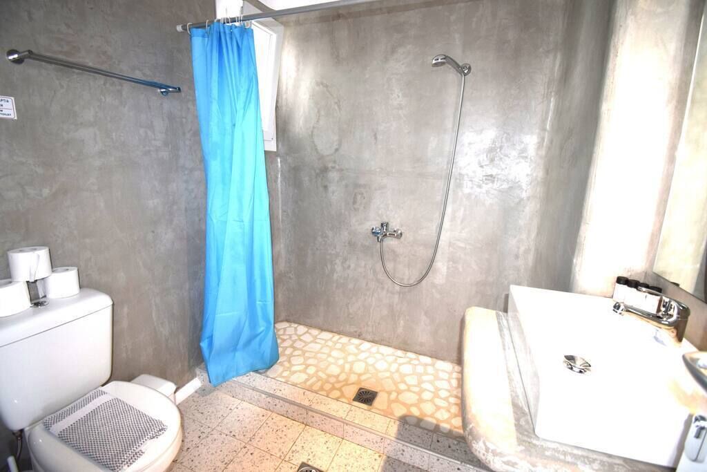 Photo of Bathroom in Glastros