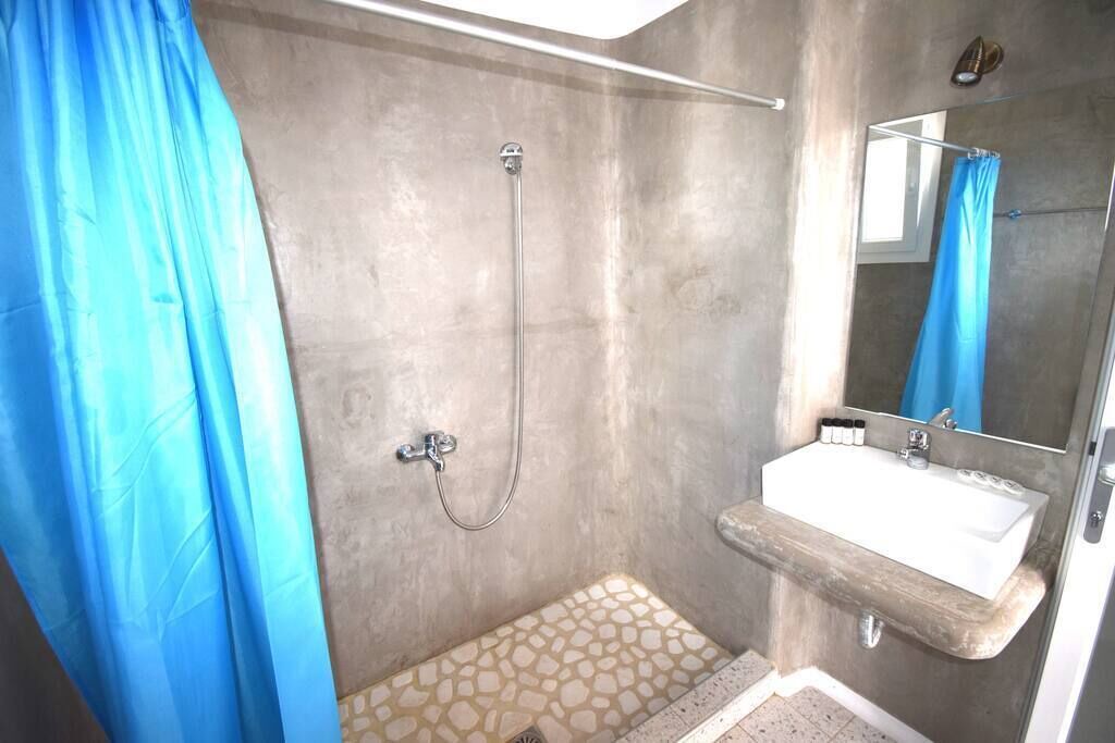Photo of Bathroom in Glastros