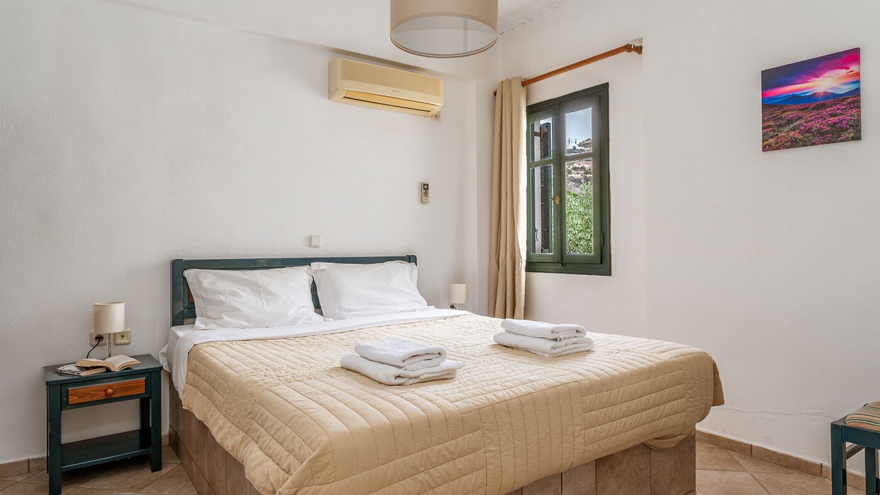 Photo of Bedroom in Platis Gialos