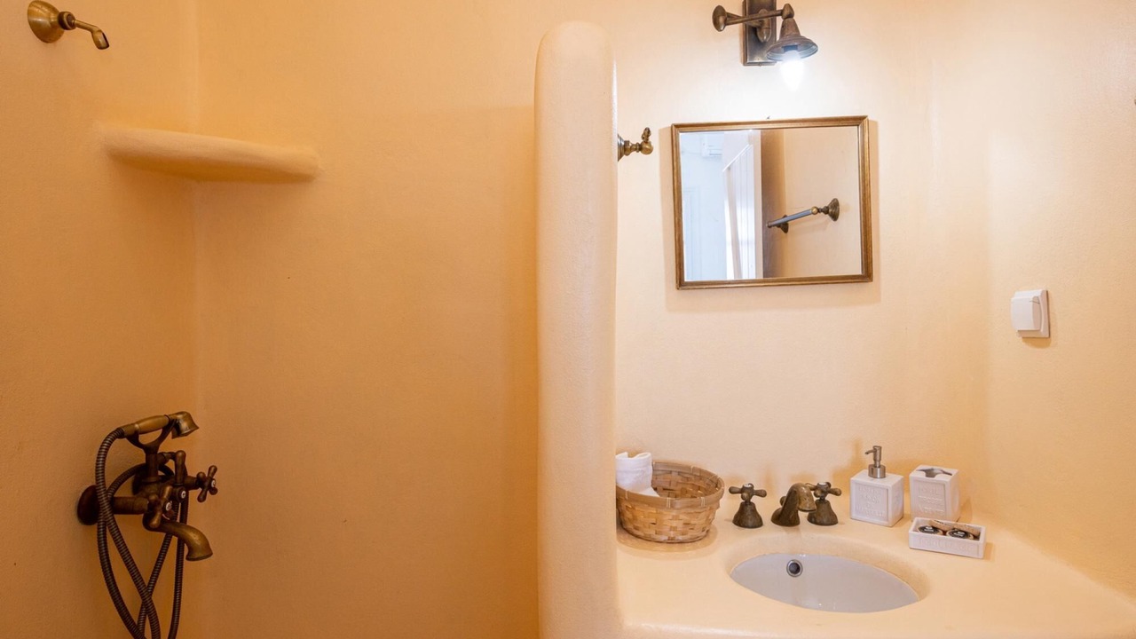 Photo of Bathroom in Exomvourgo