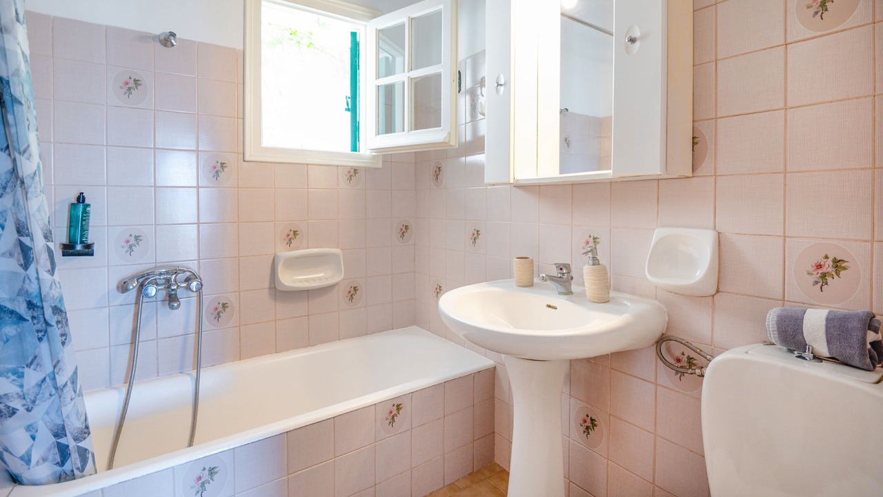 Photo of Bathroom in Agios Stefanos