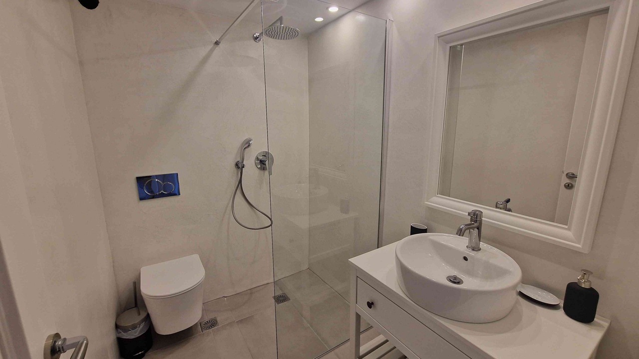 Photo of Bathroom in Paleopolis
