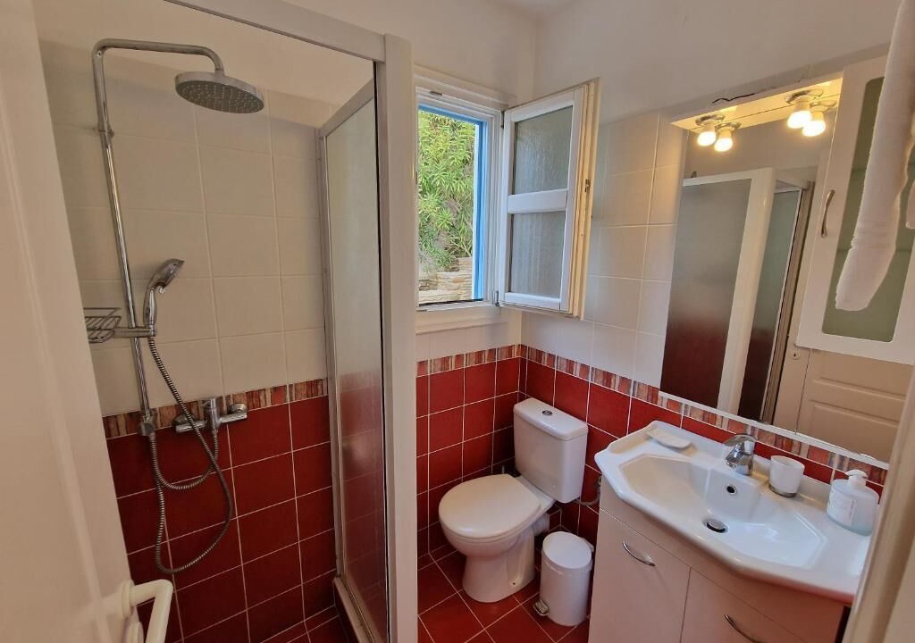 Photo of Bathroom in Paleopolis