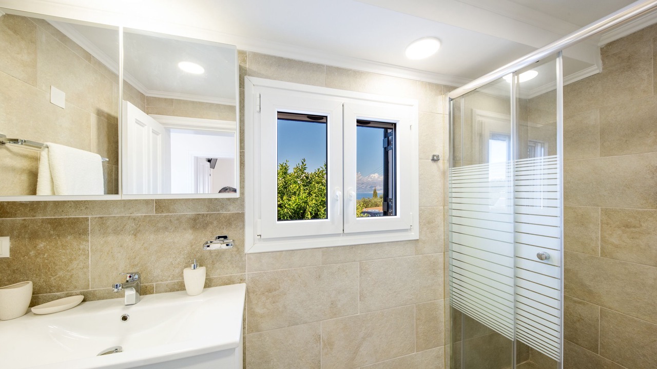 Photo of Bathroom in Petaleia