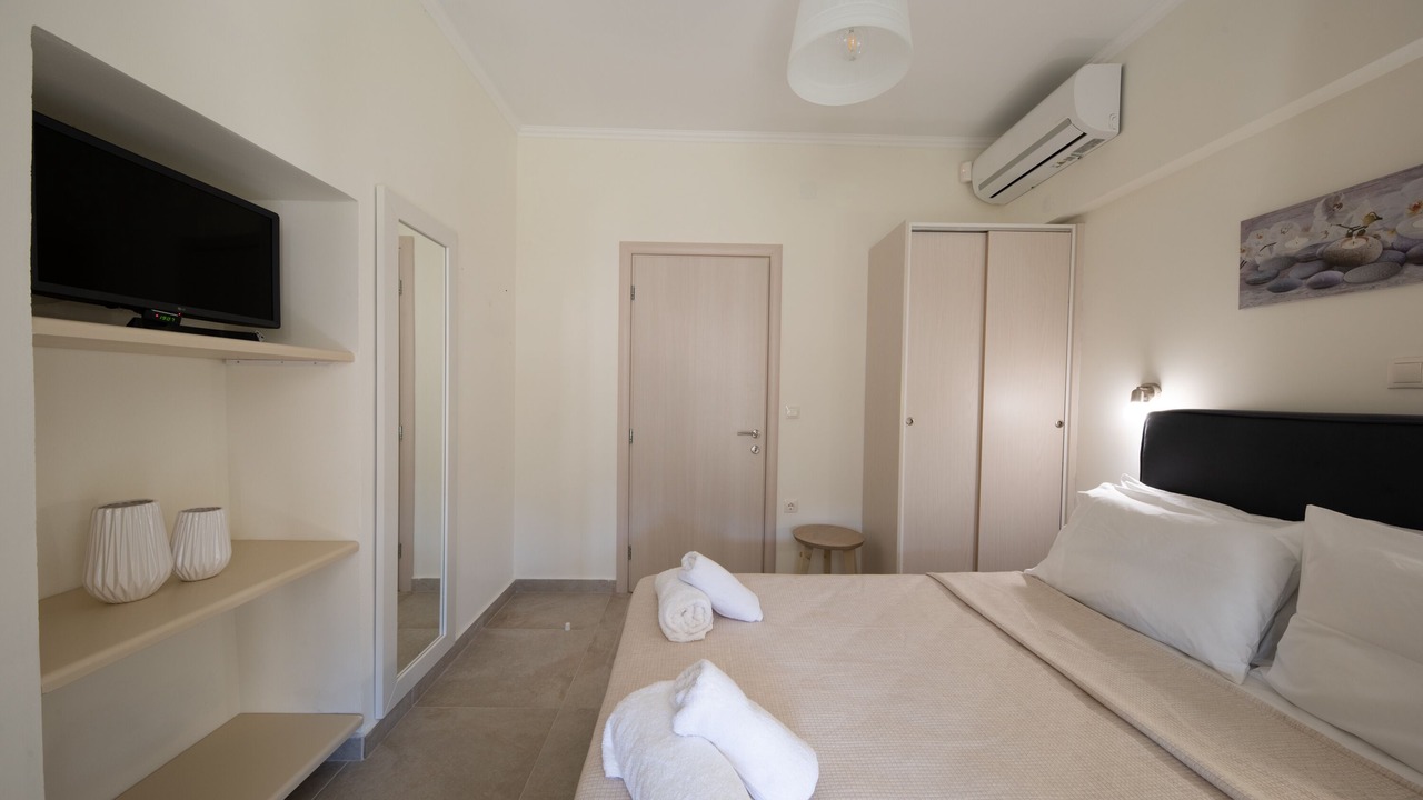 Photo of Bedroom in Petaleia