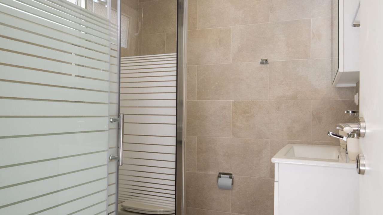 Photo of Bathroom in Petaleia