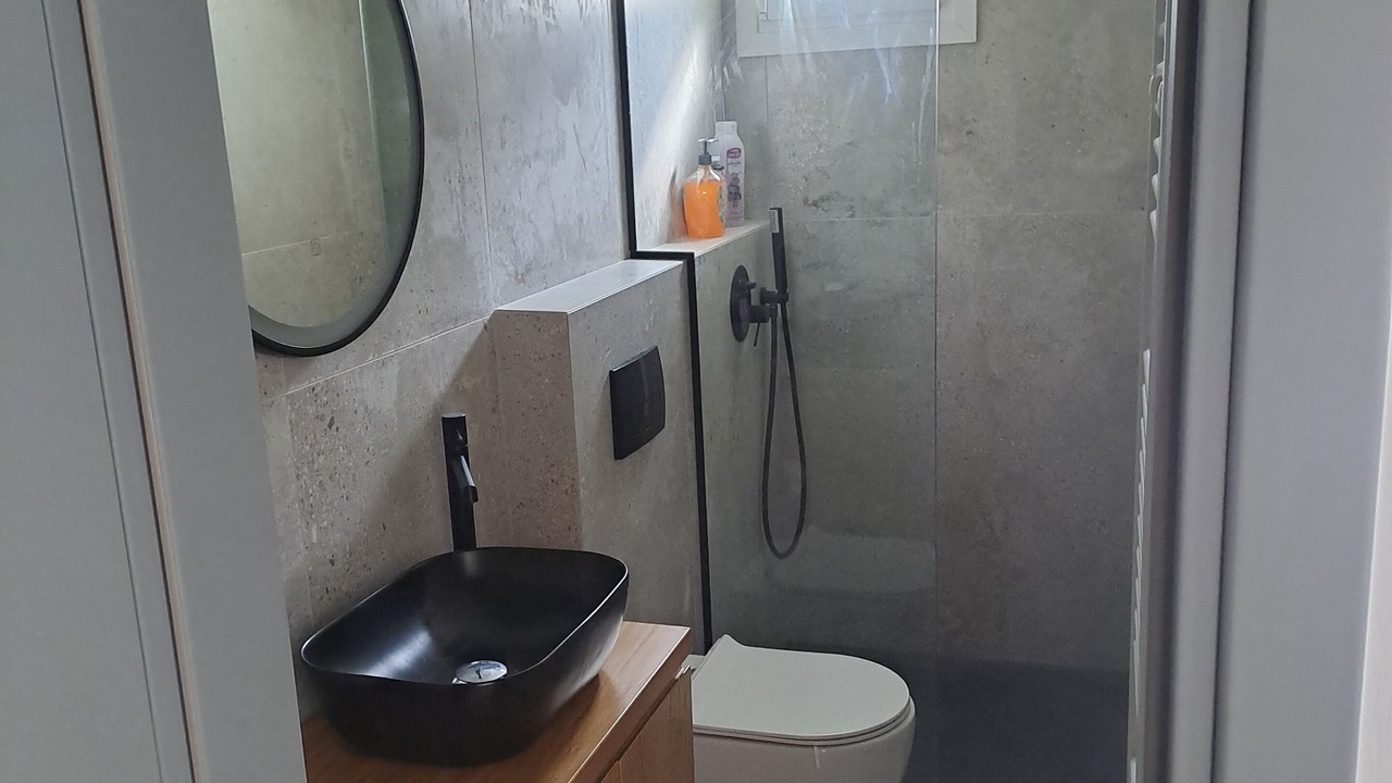 Photo of Bathroom in Volos City Centre
